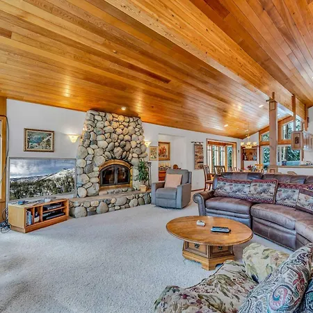 Handcrafted Tahoe Retreat Walk To Beach & Ski